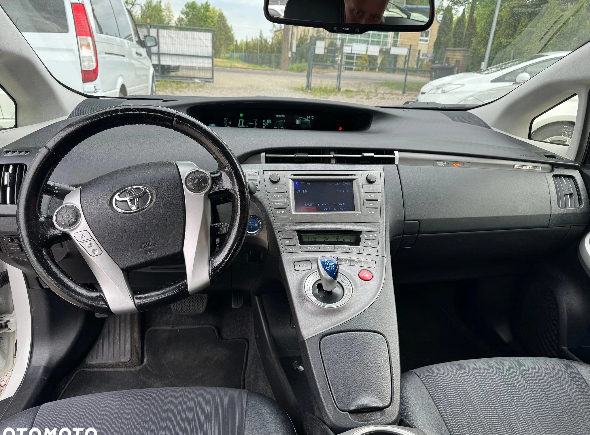 Toyota Prius cena 47900 przebieg: 215000, rok produkcji 2016 z Lębork małe 232